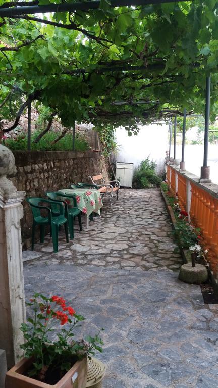 Guest House Cvoro Херцег Нови Екстериор снимка