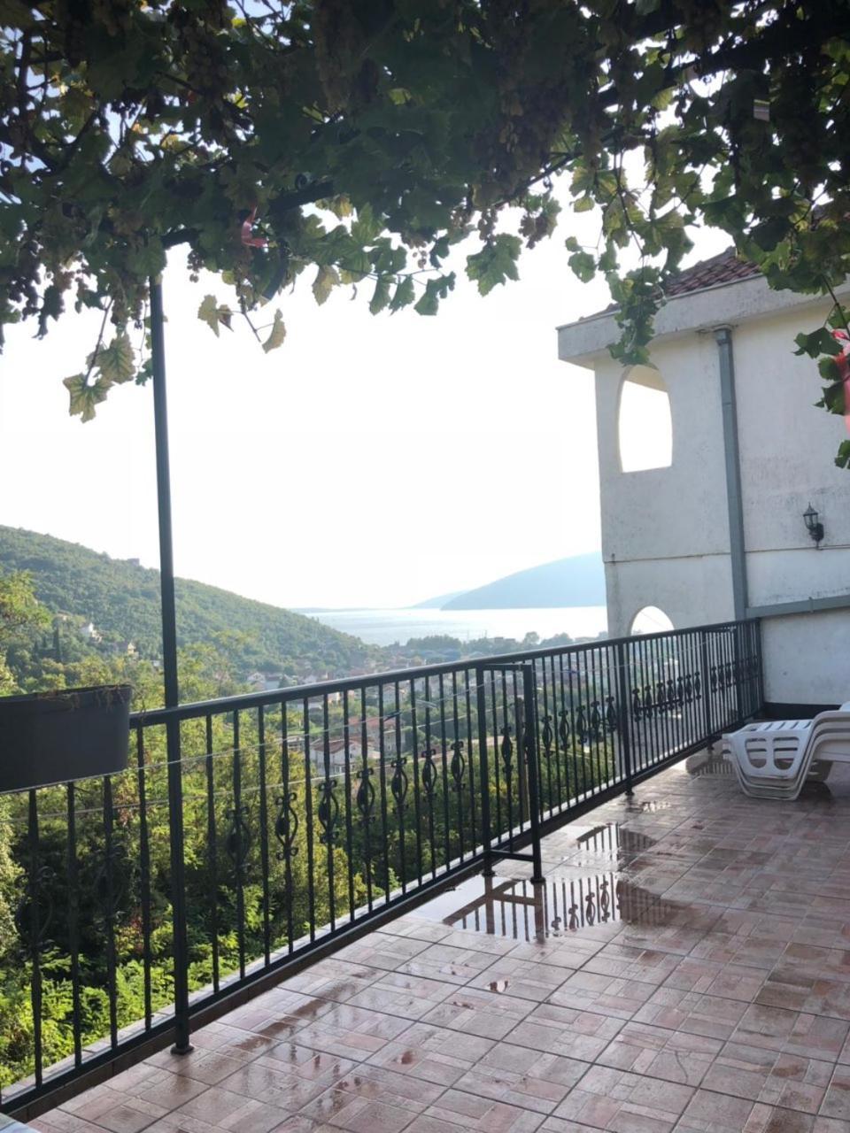 Guest House Cvoro Херцег Нови Екстериор снимка